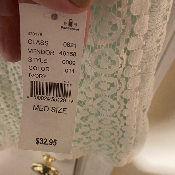 La Hearts High Waist Lace Shorts in Mint Green - Picture 3 of 6